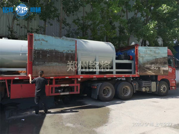 河北邢台(tái)三台(tái)多螺帶攪拌機發貨現場