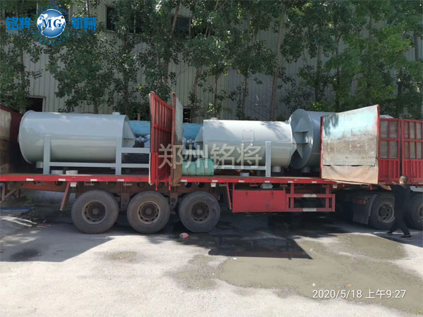 河北邢台三台多(duō)螺帶攪拌機(jī)發貨現場