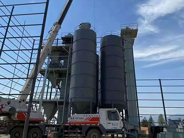 雲南大理幹粉砂漿幹混（hún）站安裝中