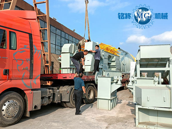 南京鱷魚集團幹粉砂漿生產線裝車中 南京鱷魚集團幹粉砂漿生產線裝車中(zhōng)
