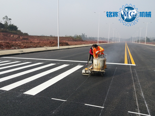 熱熔標線施工幹燥慢的原(yuán)因 熱熔標線施工幹燥慢的原因