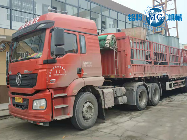 商丘年產30萬（wàn）噸全自動幹粉砂漿生產線裝（zhuāng）車（chē）現場