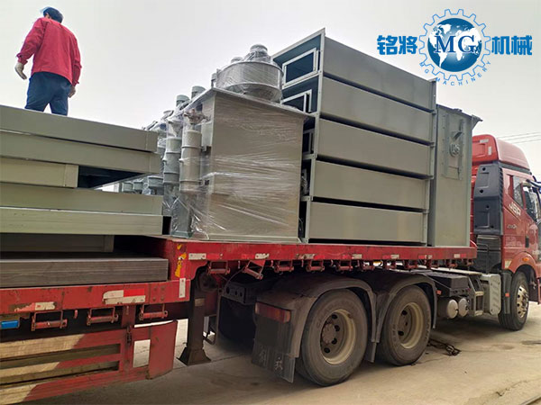 江蘇（sū）久諾（nuò）提升輸送設備裝車走起