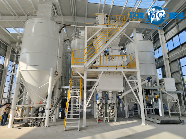 湖北麻城（chéng）中交二航混凝土預混料自動化（huà）設備現場（chǎng）